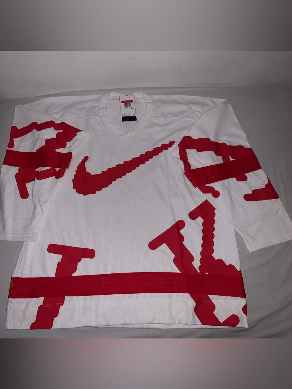 Nike Sportswear Club Hockey Jersey White/Red Oversized Size: Large-Tall